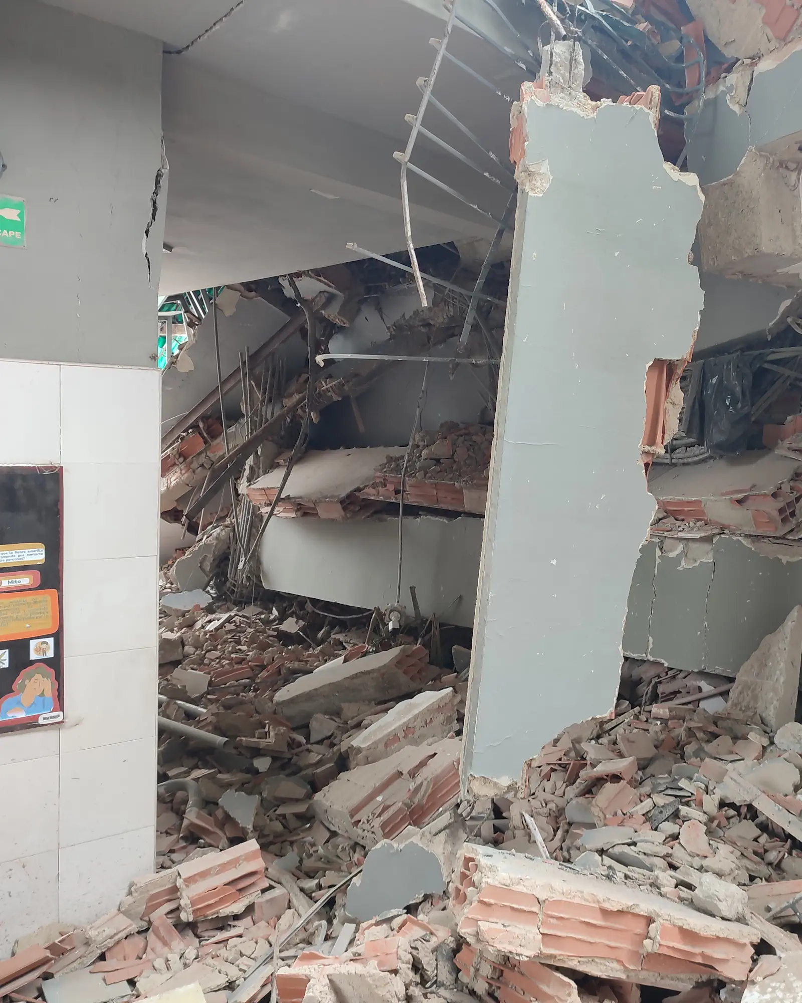 Imagen 2 del daño en el colegio