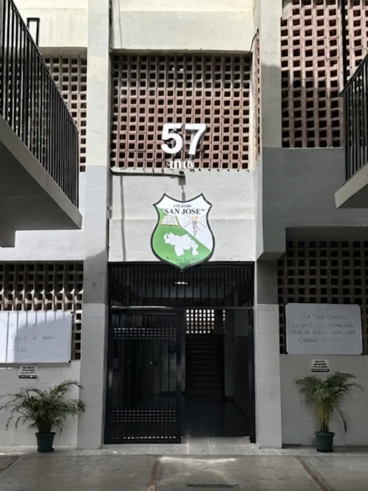 Fachada del Colegio "San José"
