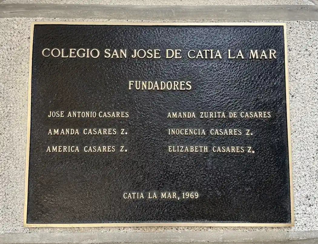 Placa central del Colegio "San José"